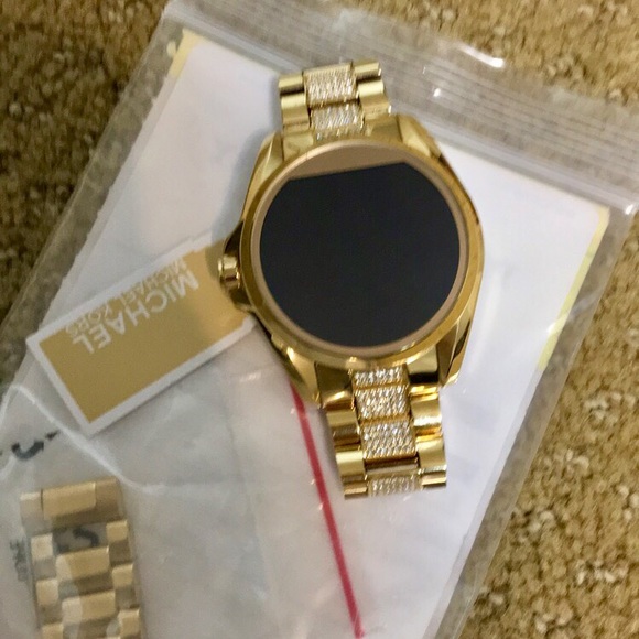 Micheal Kors Bradshaw gold watch. - Picture 3 of 3